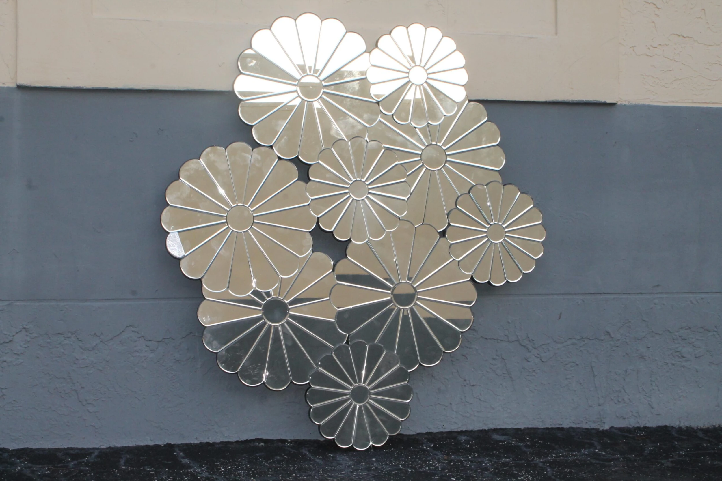 1960's Hollywood Regency / MCM Large Flower Wall Mirror 2 1960's Hollywood Regency / MCM Large Flower Wall Mirror - Image 2