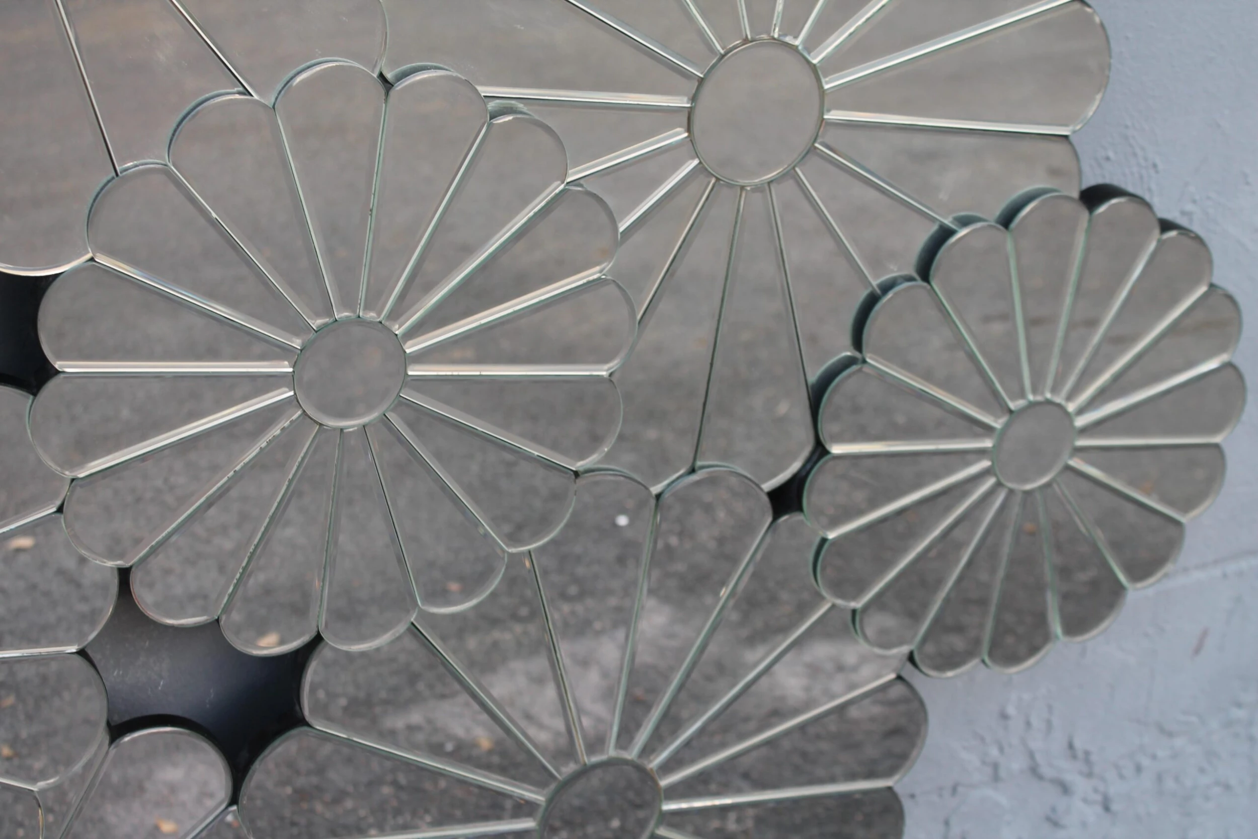 1960's Hollywood Regency / MCM Large Flower Wall Mirror 6 1960's Hollywood Regency / MCM Large Flower Wall Mirror - Image 6