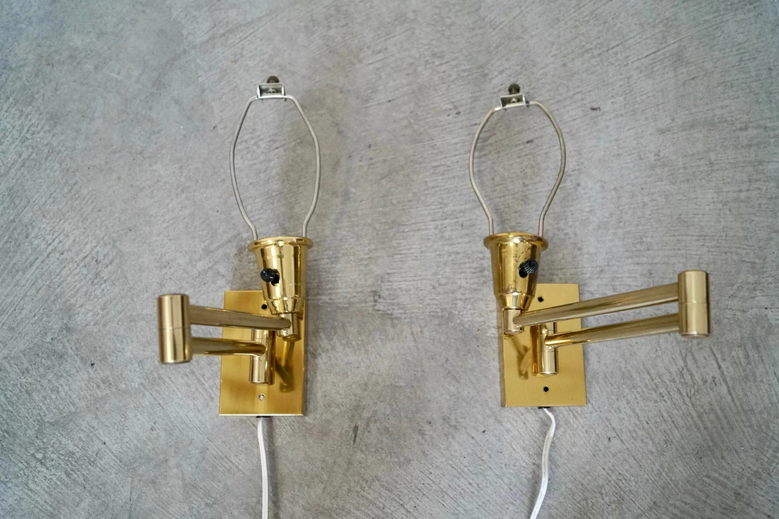 1970's Vintage Hollywood Regency Brass Swing Arm Sconces - A Pair 3 1970's Vintage Hollywood Regency Brass Swing Arm Sconces - A Pair - Image 3