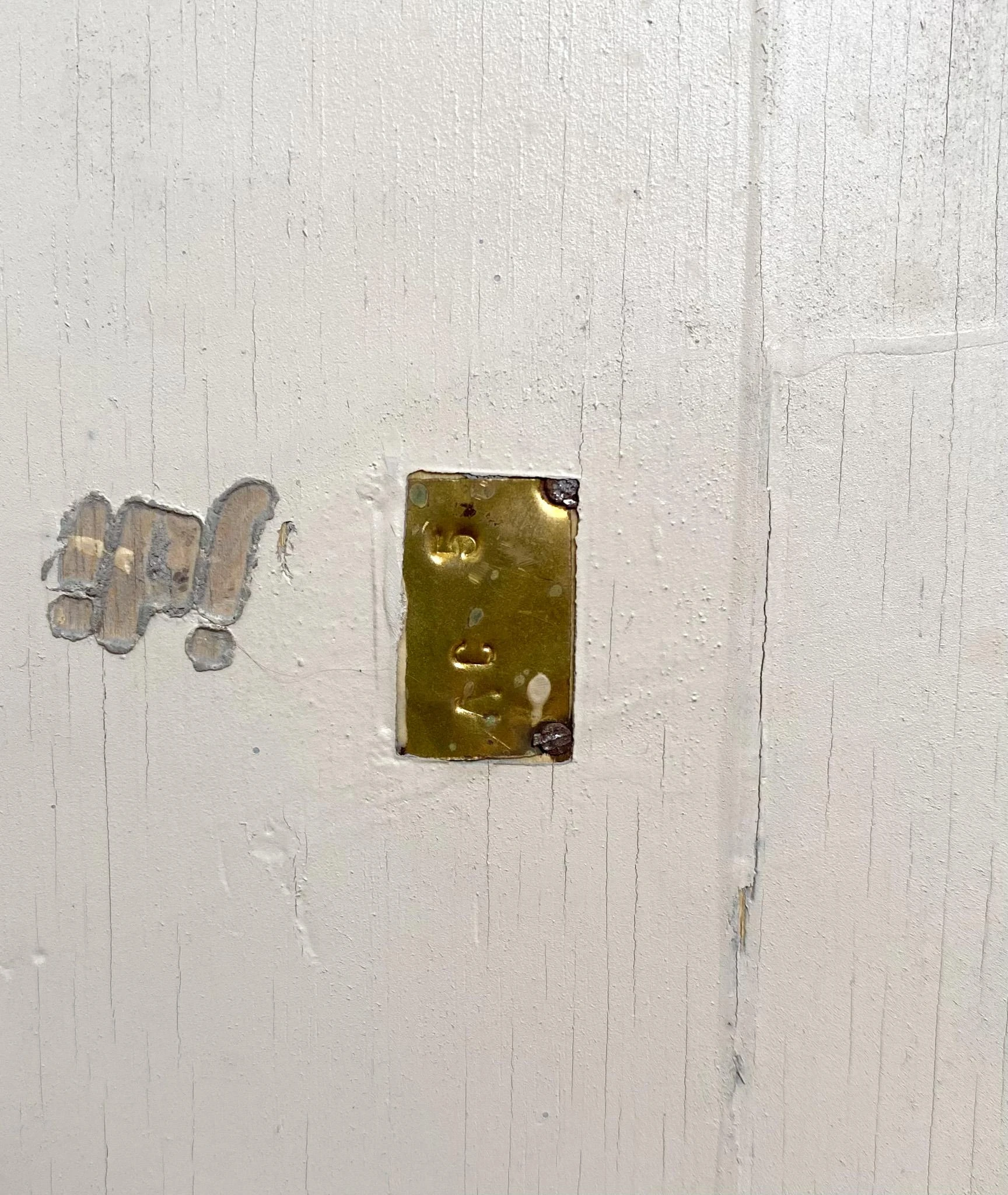 1980's Postmodern Tesselated Mactan Stone And Brass Coffee Table With Glass Top 9 1980's Postmodern Tesselated Mactan Stone And Brass Coffee Table With Glass Top - Image 9