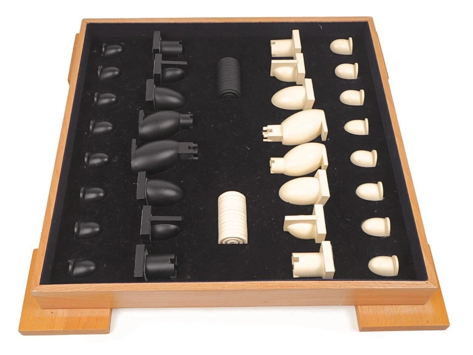 1990's Michael Graves Post Modern PostModern Memphis Ultra Chess Checkers Complete Pieces & Board - Signed 10 1990's Michael Graves Post Modern PostModern Memphis Ultra Chess Checkers Complete Pieces & Board - Signed - Image 10