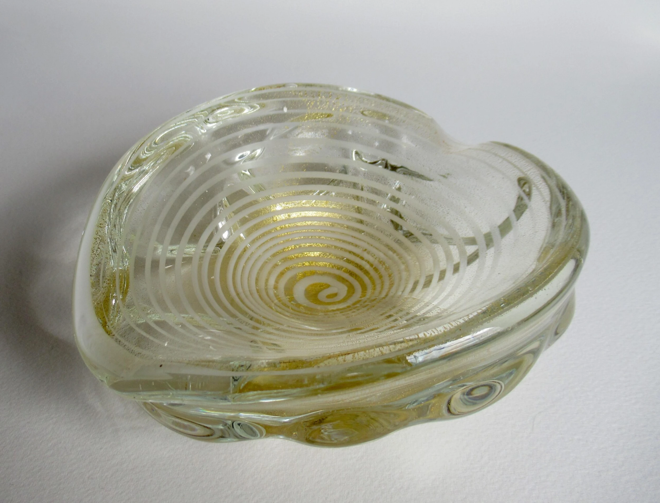 C.1960's Italian Hand-Blown Archimede Seguso Large Ovoid-Shaped Murano Bowl -Clear With White "Infinity Swirl" & Gold Leaf 3 C.1960's Italian Hand-Blown Archimede Seguso Large Ovoid-Shaped Murano Bowl -Clear With White "Infinity Swirl" & Gold Leaf - Image 3