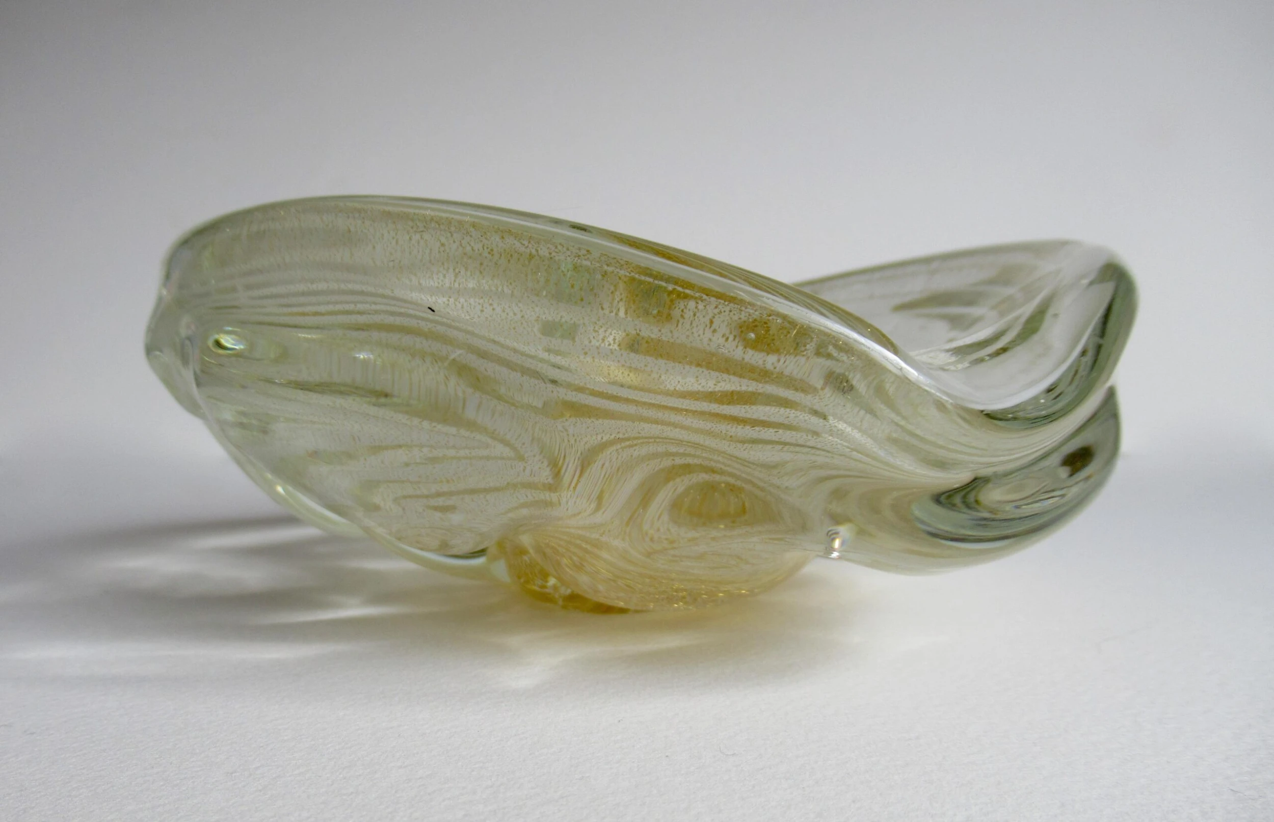 C.1960's Italian Hand-Blown Archimede Seguso Large Ovoid-Shaped Murano Bowl -Clear With White "Infinity Swirl" & Gold Leaf 4 C.1960's Italian Hand-Blown Archimede Seguso Large Ovoid-Shaped Murano Bowl -Clear With White "Infinity Swirl" & Gold Leaf - Image 4