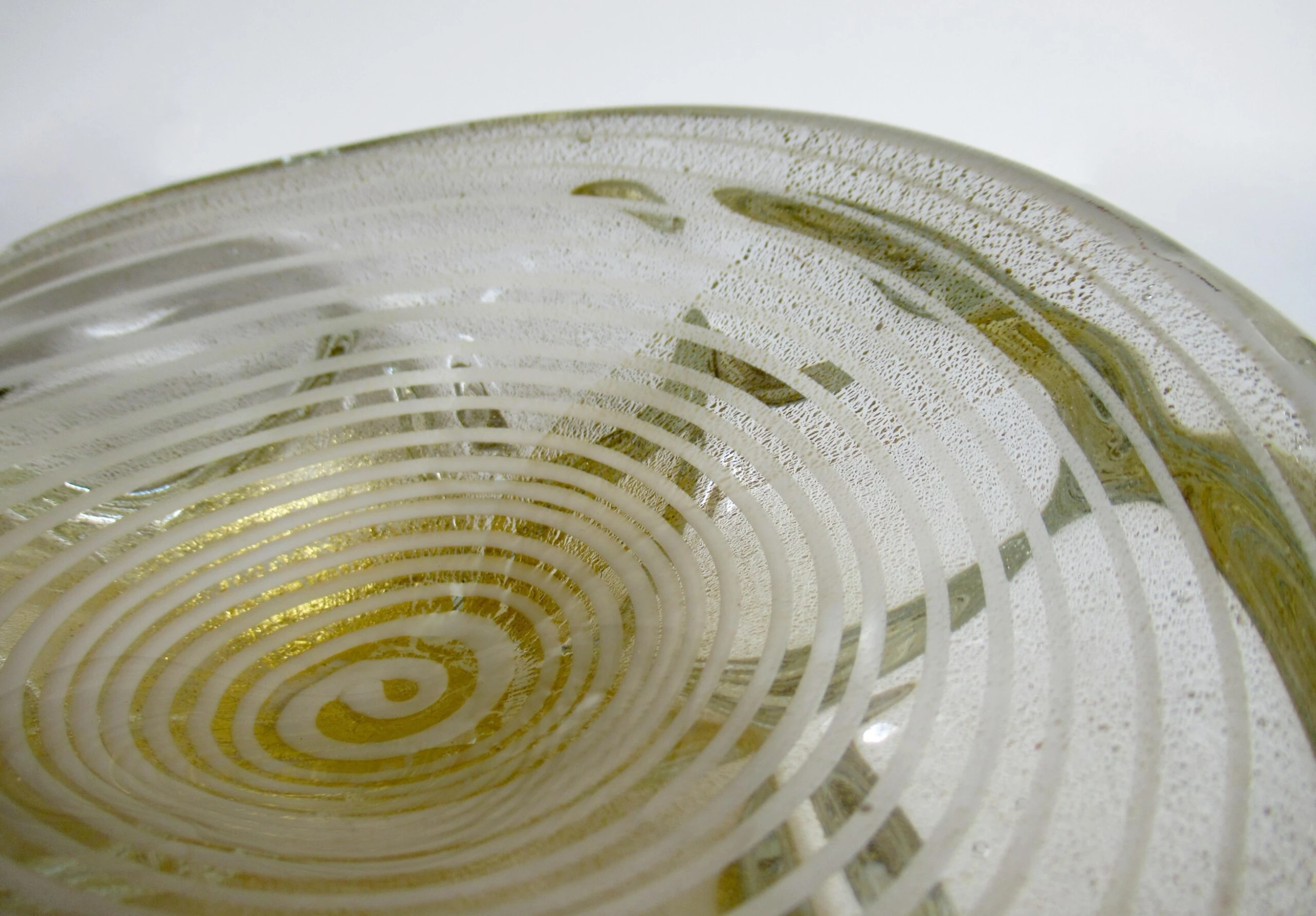 C.1960's Italian Hand-Blown Archimede Seguso Large Ovoid-Shaped Murano Bowl -Clear With White "Infinity Swirl" & Gold Leaf 9 C.1960's Italian Hand-Blown Archimede Seguso Large Ovoid-Shaped Murano Bowl -Clear With White "Infinity Swirl" & Gold Leaf - Image 9