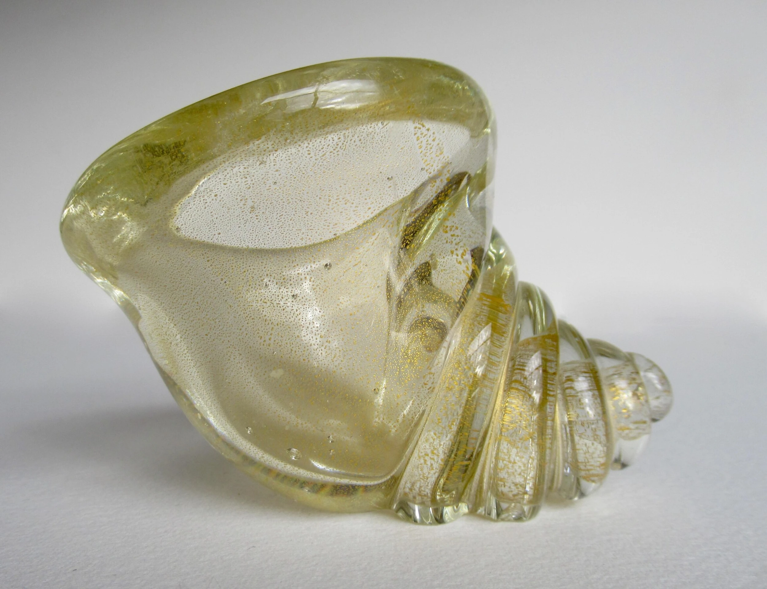 C.1960's Italian Hand-Blown Murano Conch Shell Salt Cellar Clear With Gold Dust Inclusions By Archimede Seguso 6 C.1960's Italian Hand-Blown Murano Conch Shell Salt Cellar Clear With Gold Dust Inclusions By Archimede Seguso - Image 6