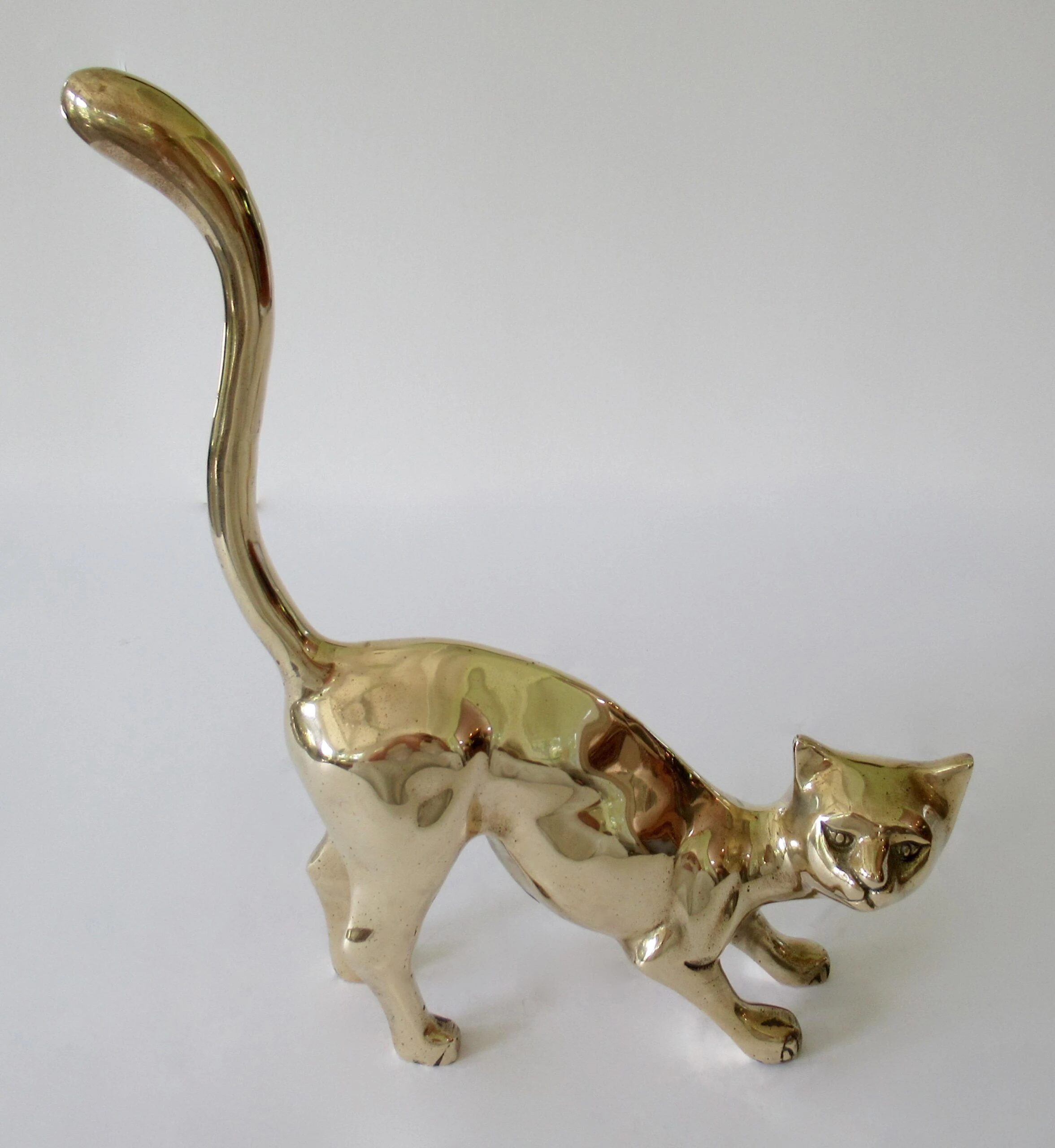 Mid-Century 1960's-1970's Large Polished Brass Cat With Accentuated Tail "On The Prowl" 4 Mid-Century 1960's-1970's Large Polished Brass Cat With Accentuated Tail "On The Prowl" - Image 4