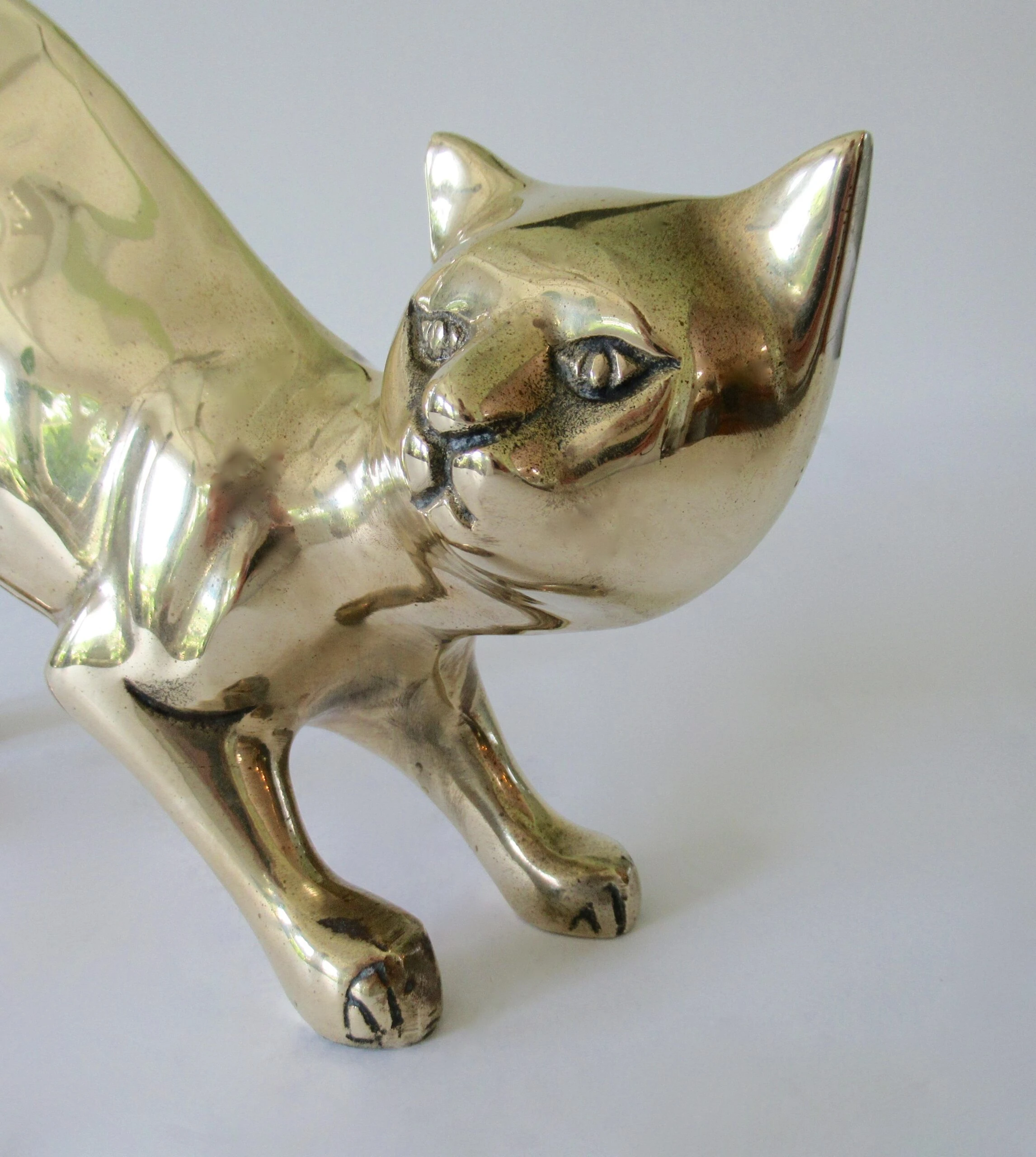 Mid-Century 1960's-1970's Large Polished Brass Cat With Accentuated Tail "On The Prowl" 10 Mid-Century 1960's-1970's Large Polished Brass Cat With Accentuated Tail "On The Prowl" - Image 10