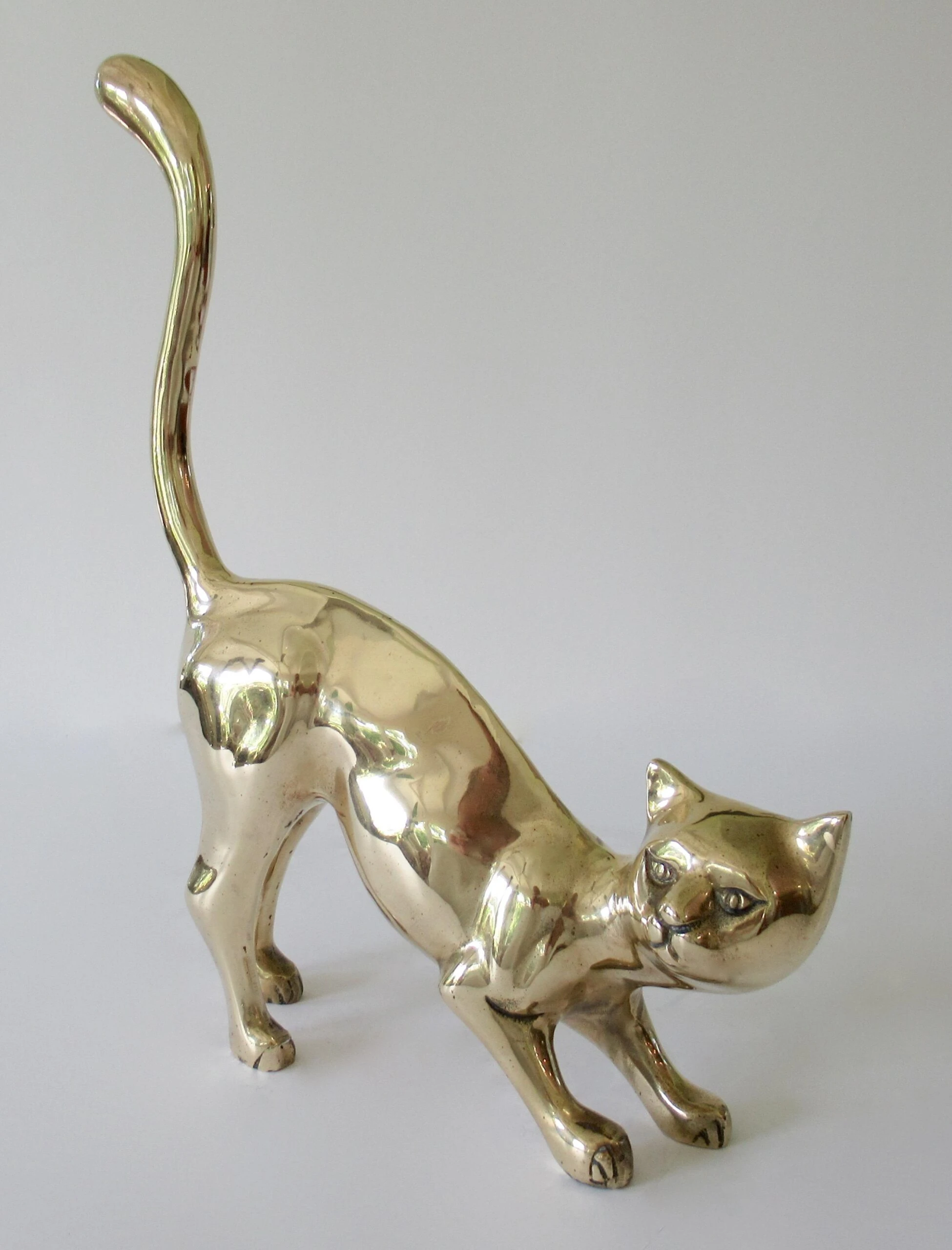 Mid-Century 1960's-1970's Large Polished Brass Cat With Accentuated Tail "On The Prowl" 2 Mid-Century 1960's-1970's Large Polished Brass Cat With Accentuated Tail "On The Prowl" - Image 2