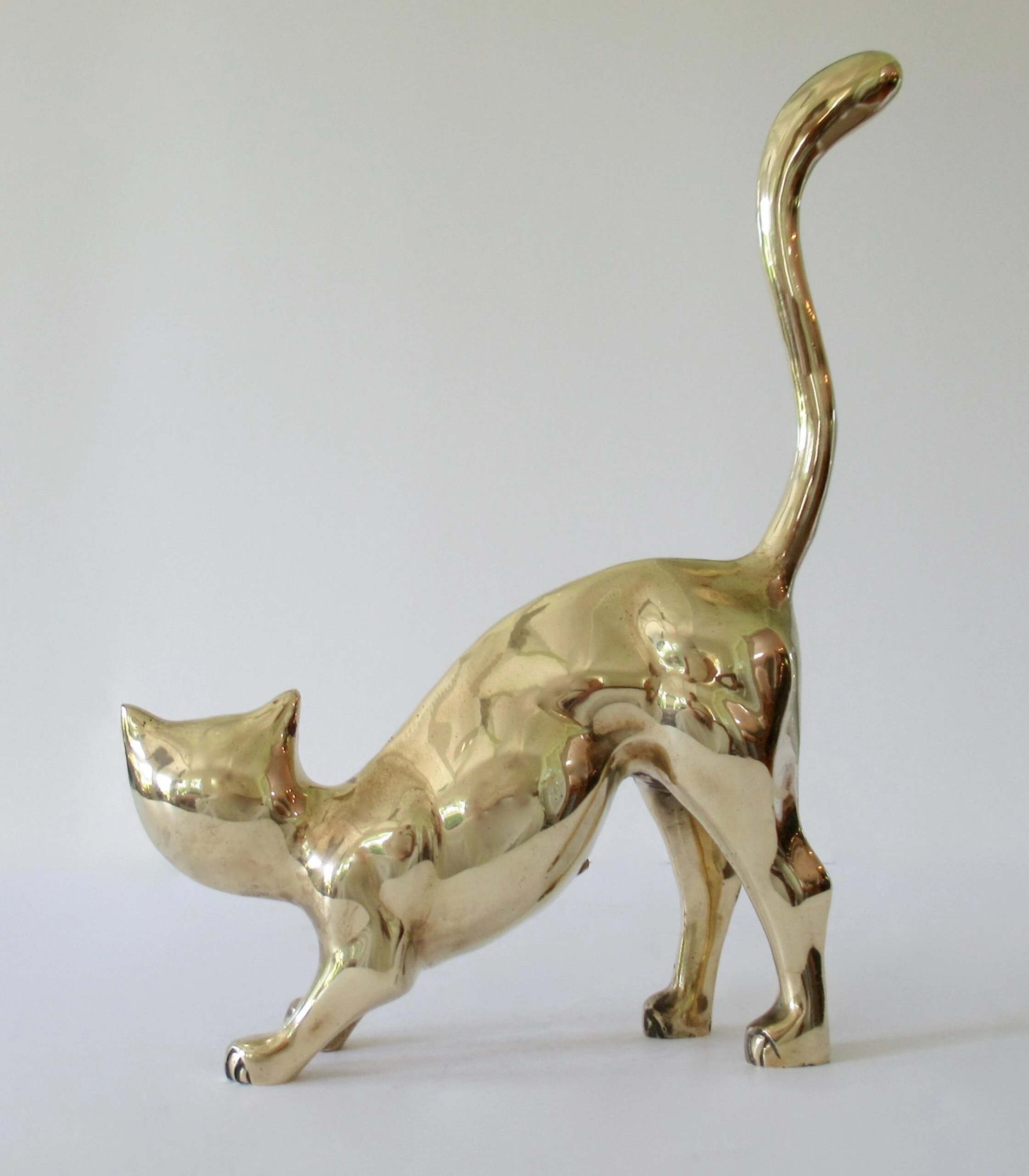 Mid-Century 1960's-1970's Large Polished Brass Cat With Accentuated Tail "On The Prowl" 8 Mid-Century 1960's-1970's Large Polished Brass Cat With Accentuated Tail "On The Prowl" - Image 8