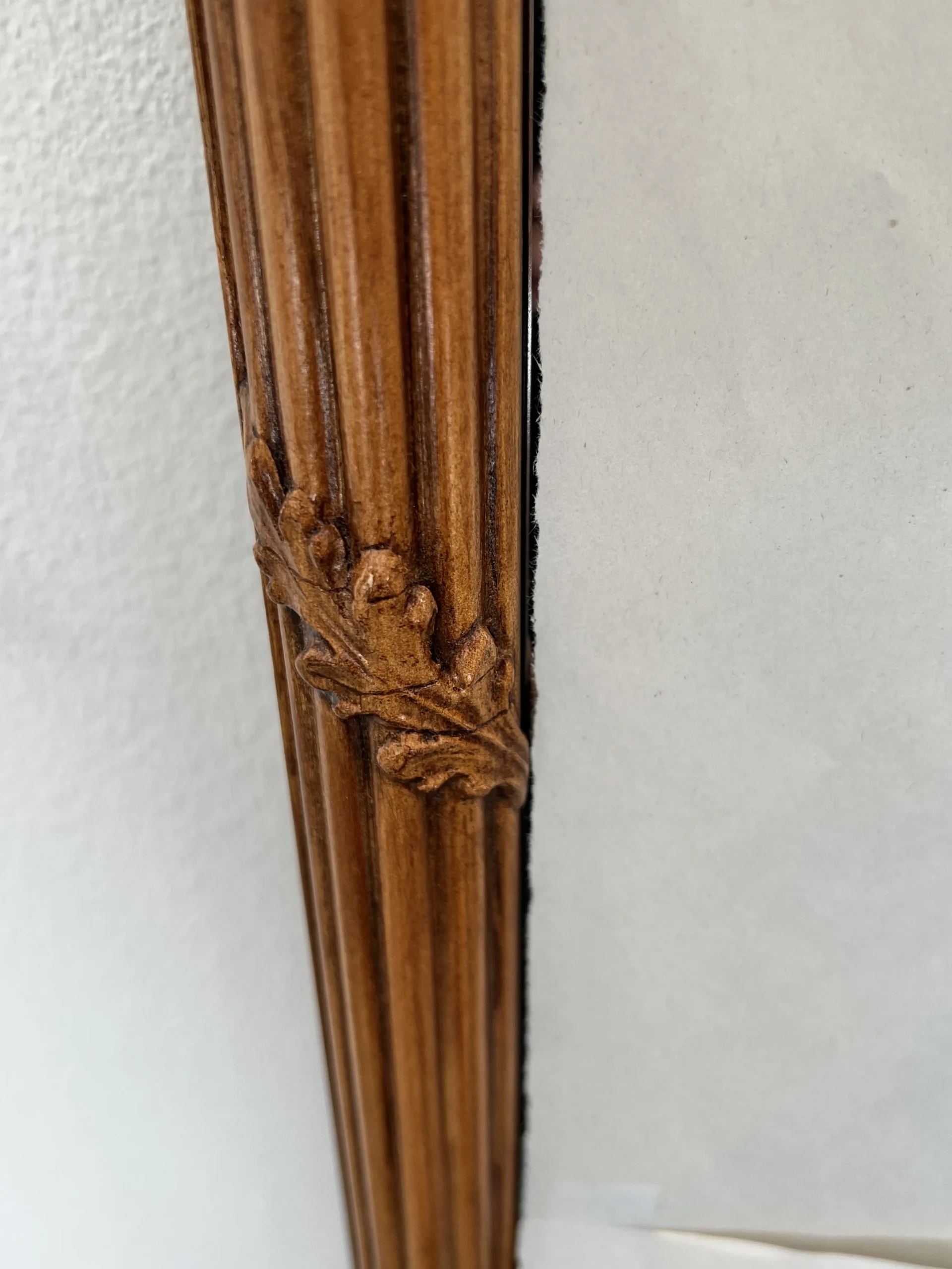 Mid-Century Large Neoclassical Style Verre Églimosé & Carved Wood Trumeau Over-Mantel Wall Mirror - Italian 1960's 8 Mid-Century Large Neoclassical Style Verre Églimosé & Carved Wood Trumeau Over-Mantel Wall Mirror - Italian 1960's - Image 8