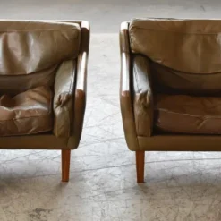 Pair Of 1960's Olive Brown Leather Lounge Chairs With Ottoman By Illum Wikkelsø -chairish shop pair of 1960s olive brown leather lounge chairs with ottoman by illum wikkels 3933