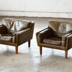 Pair Of 1960's Olive Brown Leather Lounge Chairs With Ottoman By Illum Wikkelsø -chairish shop pair of 1960s olive brown leather lounge chairs with ottoman by illum wikkels 5299