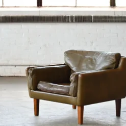 Pair Of 1960's Olive Brown Leather Lounge Chairs With Ottoman By Illum Wikkelsø -chairish shop pair of 1960s olive brown leather lounge chairs with ottoman by illum wikkels 8414