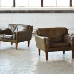 Pair Of 1960's Olive Brown Leather Lounge Chairs With Ottoman By Illum Wikkelsø -chairish shop pair of 1960s olive brown leather lounge chairs with ottoman by illum wikkels 9218