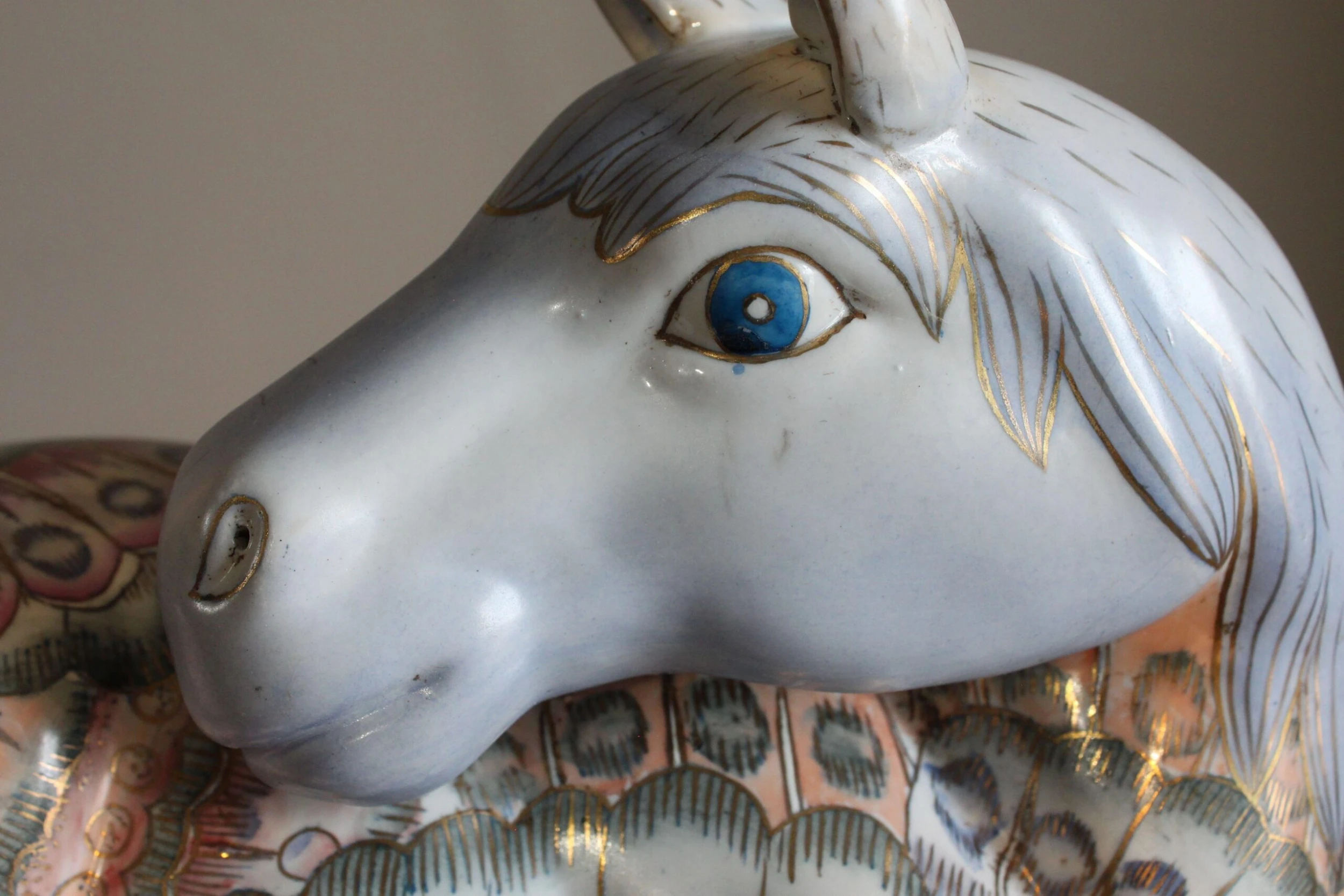 Vintage 1980's Ceramic Horse With Gilt Designs By Wildwood Accents 9 Vintage 1980's Ceramic Horse With Gilt Designs By Wildwood Accents - Image 9