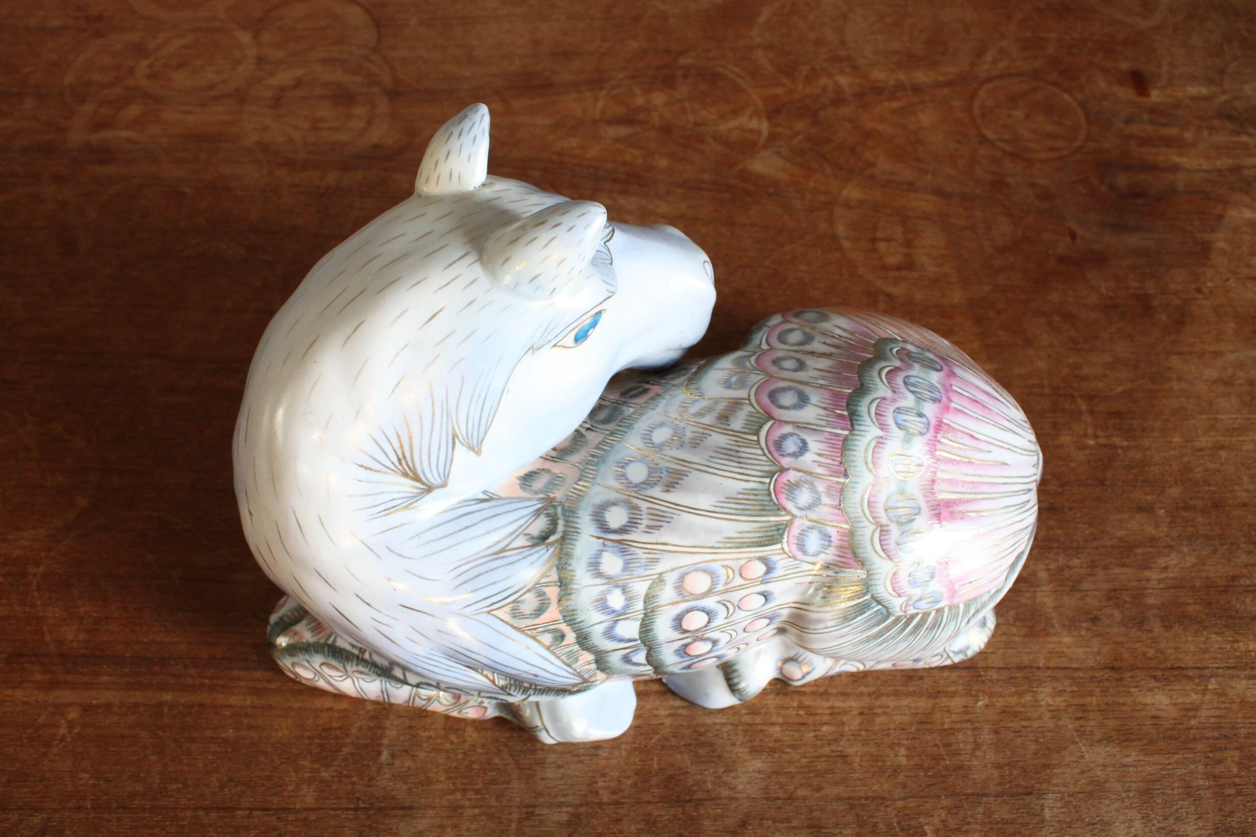 Vintage 1980's Ceramic Horse With Gilt Designs By Wildwood Accents 4 Vintage 1980's Ceramic Horse With Gilt Designs By Wildwood Accents - Image 4