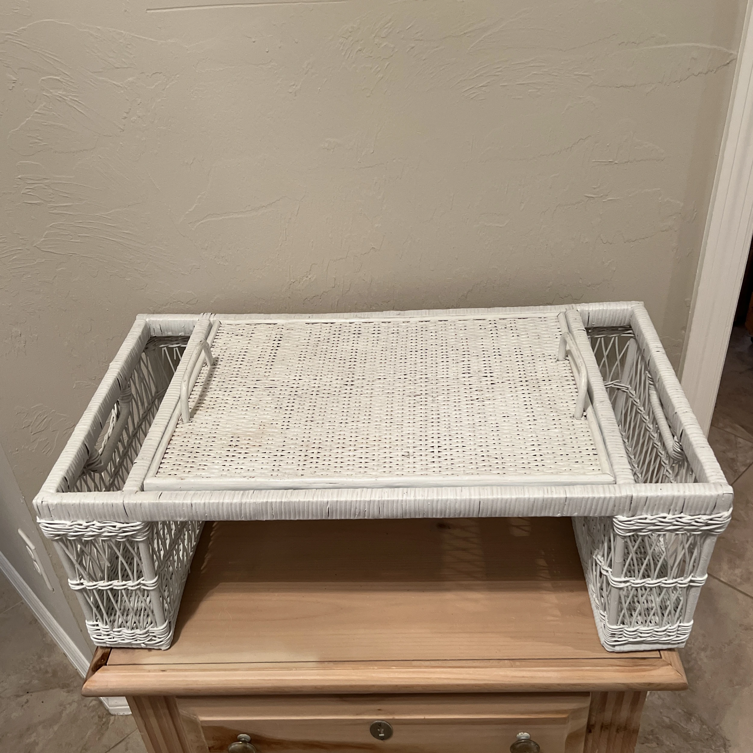 Vintage White Wicker Breakfast Serving Tray 1970’s 10 Vintage White Wicker Breakfast Serving Tray 1970’s - Image 10